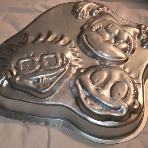Wilton | Kitchen | Vintage 998 Wilton Aluminum Rugrats Cake Pan 2153050 ...